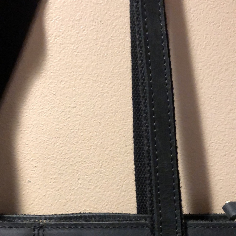 Chic Black Leather Shoulder Bag - Picture 3 of 16